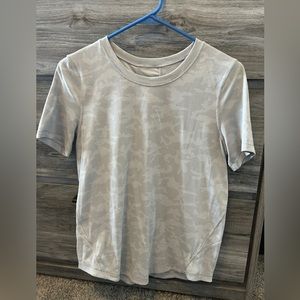 Lululemon relaxed top. White camo, size 4!